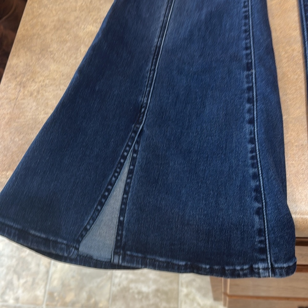 American Eagle Outfitters Navy Flare Jeans - Picture 2 of 8